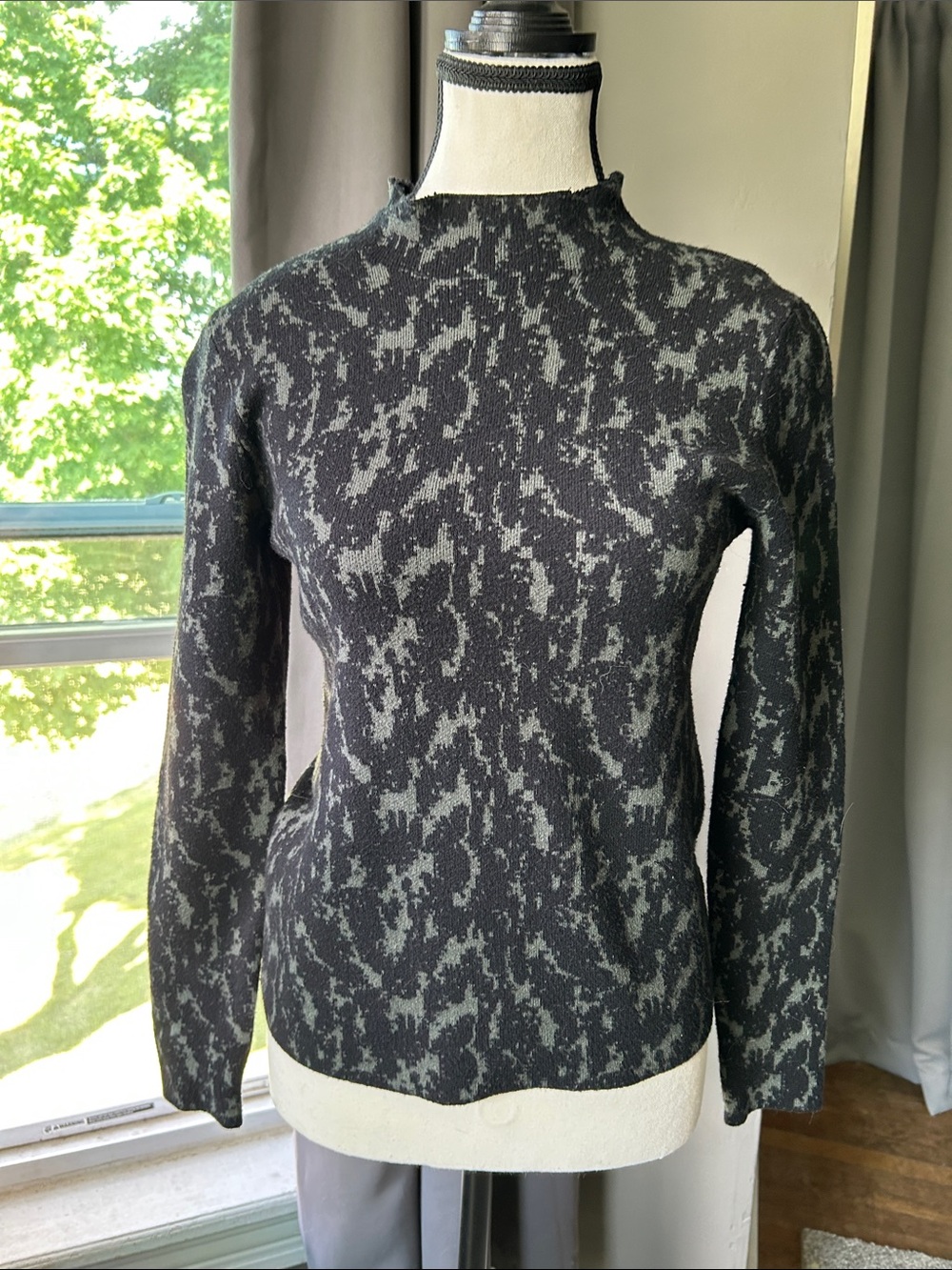Tahari Black and Gray Abstract Print Mock Neck Sweater